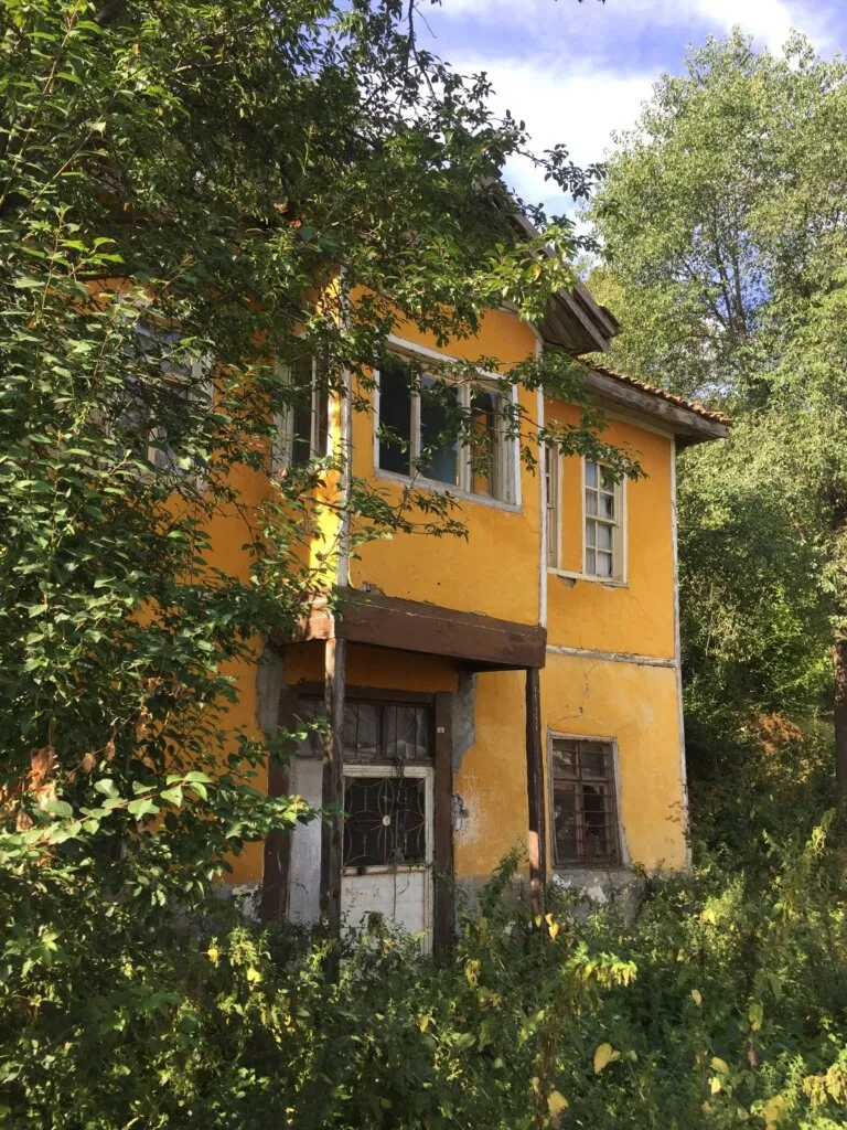 Reporting A House That Should Be Condemned in California Key Signs To Look For Reporting A House That Should Be Condemned in California: Key Signs To Look For