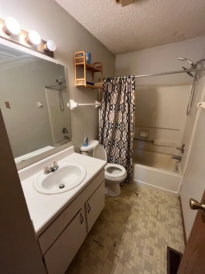 Hilliard Foreclosure Before 05webp